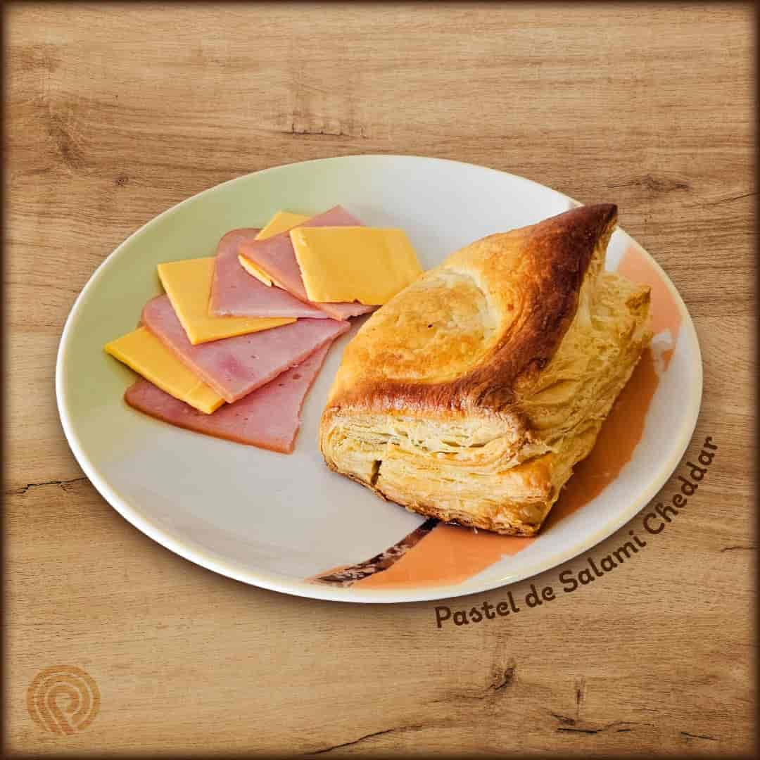 Pastel de salami cheddar